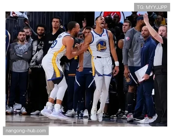 威金斯突破拉开对位防守提升球队关键时刻得分效率