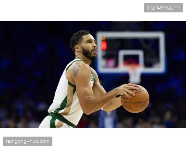 挡拆为塔图姆拉开三分空间，提升无球威胁较上季更稳