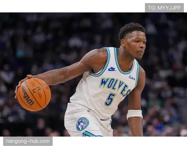 爱德华兹无球切入效率提升，主导森林狼进攻发起