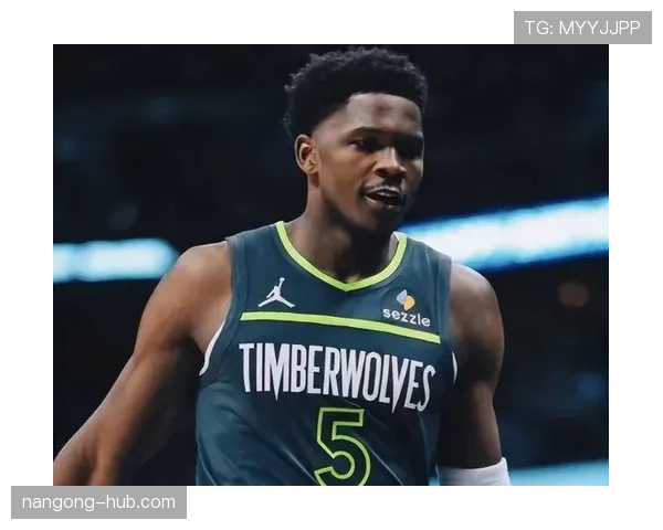 安东尼·爱德华兹突破创造得分机会提升球队关键时刻效率