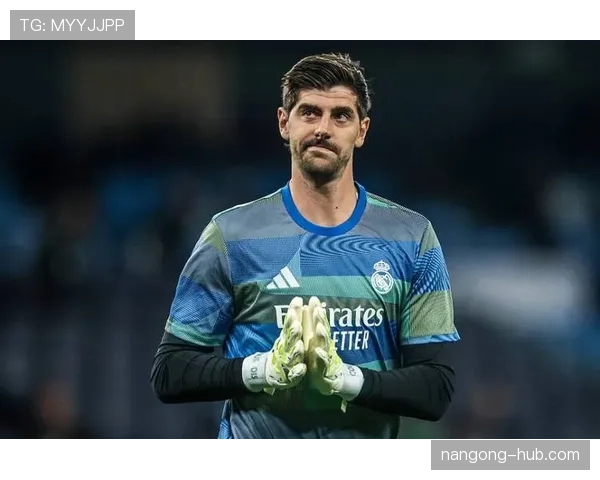 库尔图瓦高位扑救屡次救险推动皇马本赛季关键战防线稳固